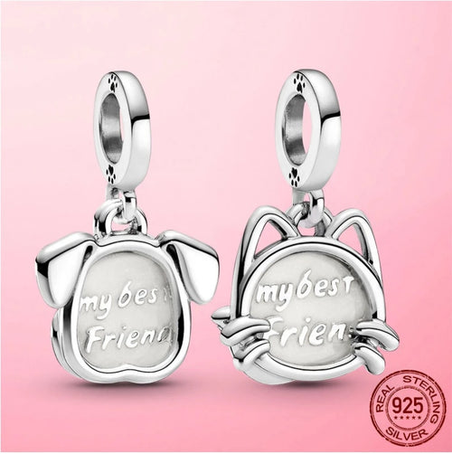 Två berlocker i sterlingsilver med texten my best friend, en med hundhuvud och en med katthuvud.