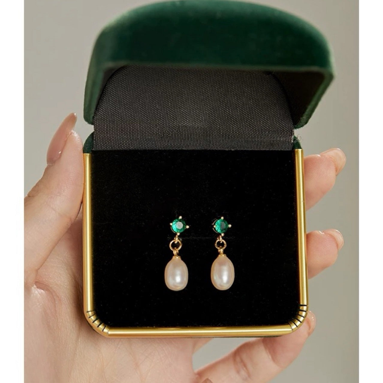 Emerald Zircon Small Eardrops Delicate Pearl Earrings French Retro