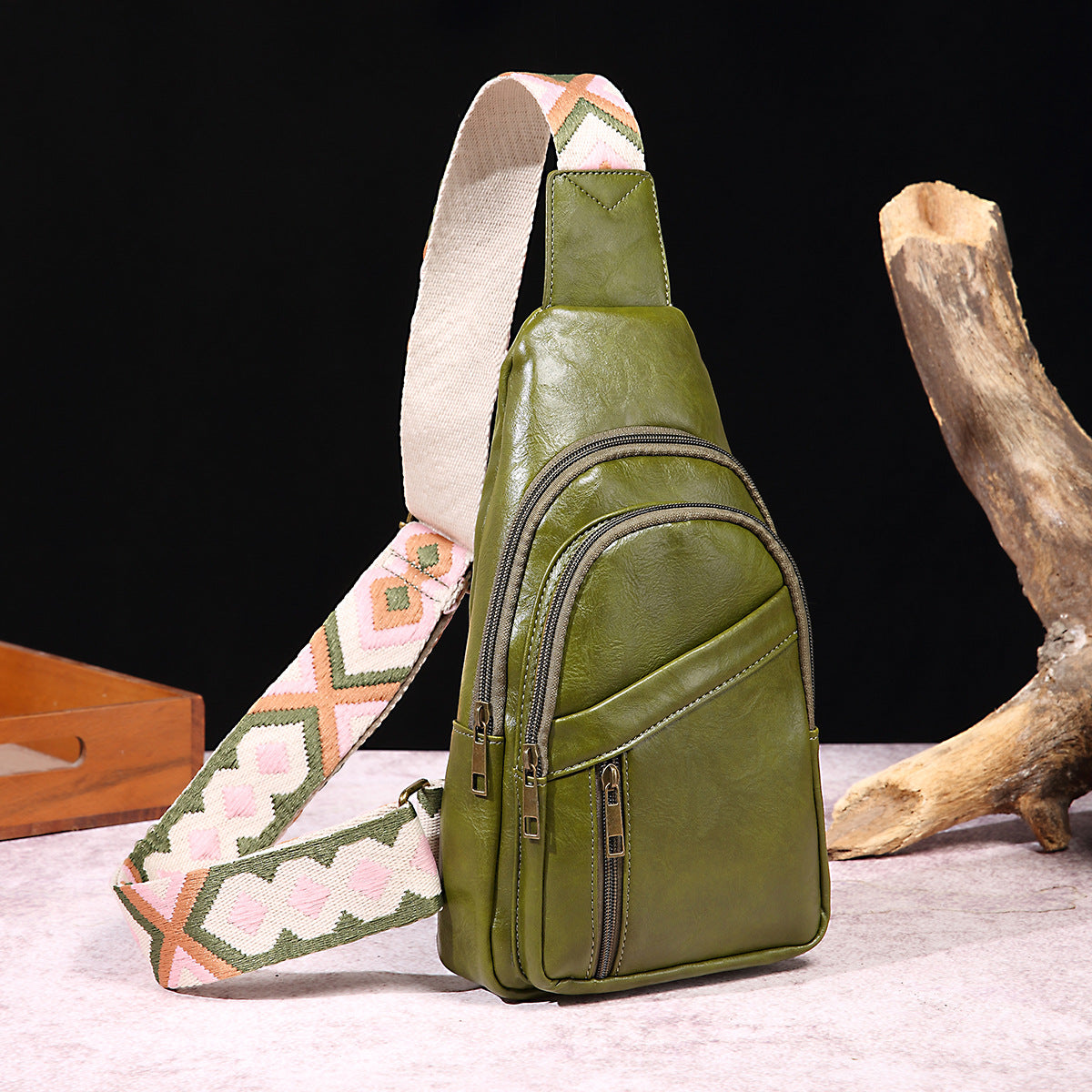 European And American Ladies Casual Fashion Retro Chest Bag