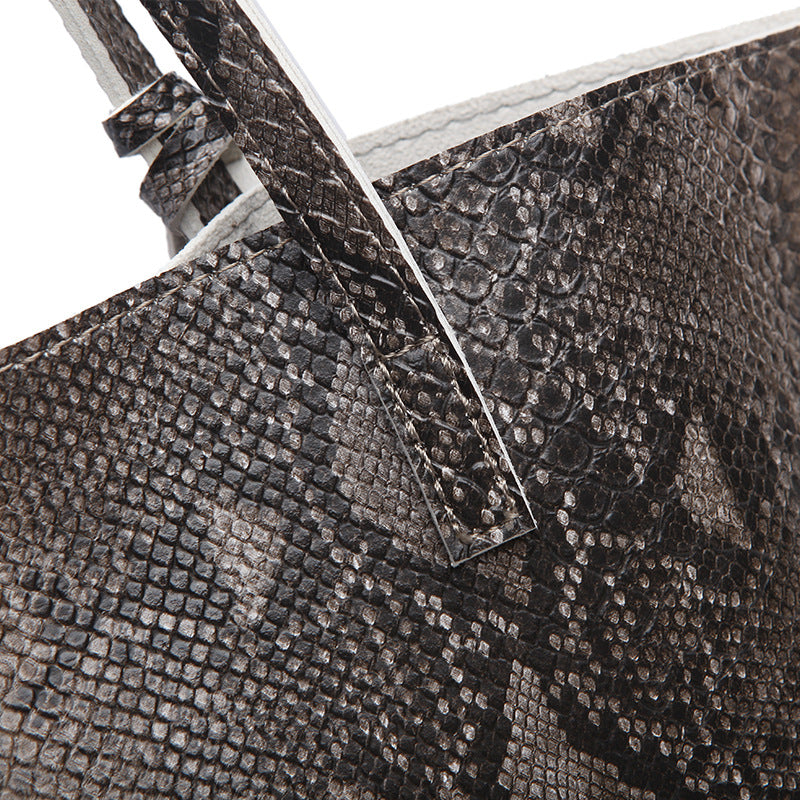A new handbag bag women on behalf of European and American fashion snake ladies handbags shoulder Laptop Tote Bag