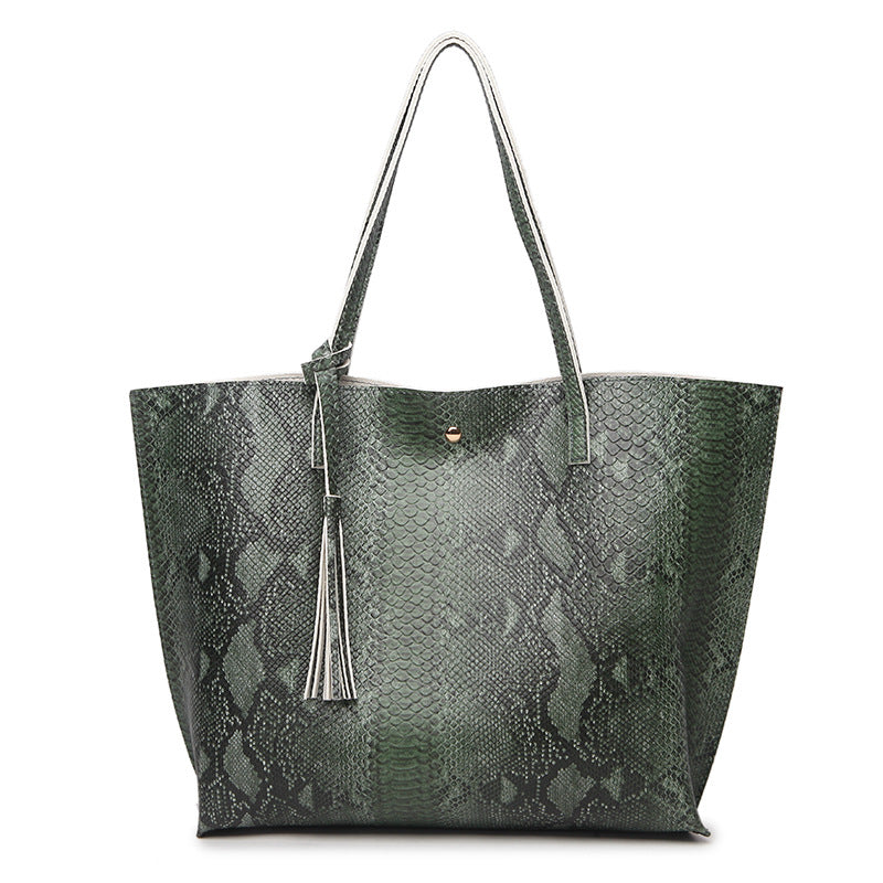 A new handbag bag women on behalf of European and American fashion snake ladies handbags shoulder Laptop Tote Bag