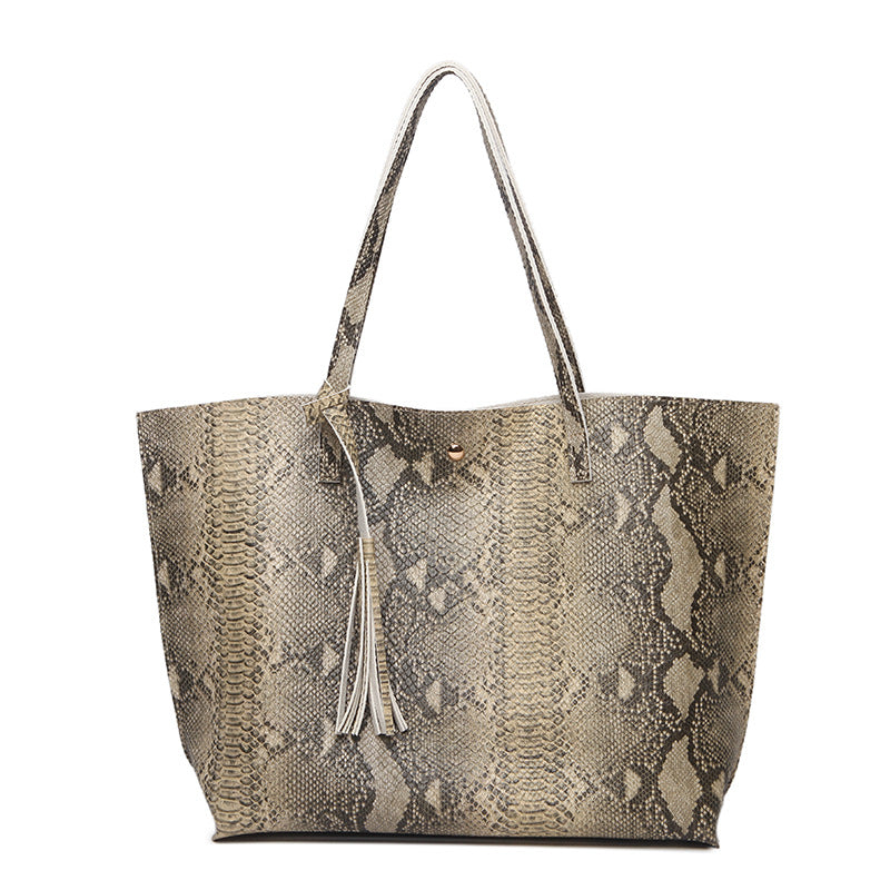 A new handbag bag women on behalf of European and American fashion snake ladies handbags shoulder Laptop Tote Bag