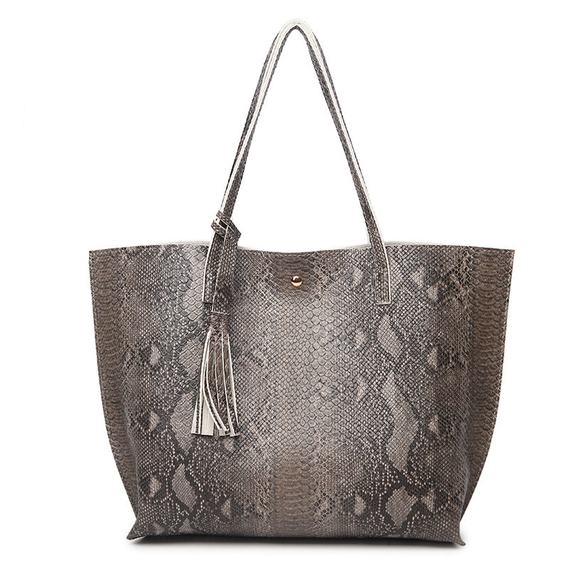 A new handbag bag women on behalf of European and American fashion snake ladies handbags shoulder Laptop Tote Bag