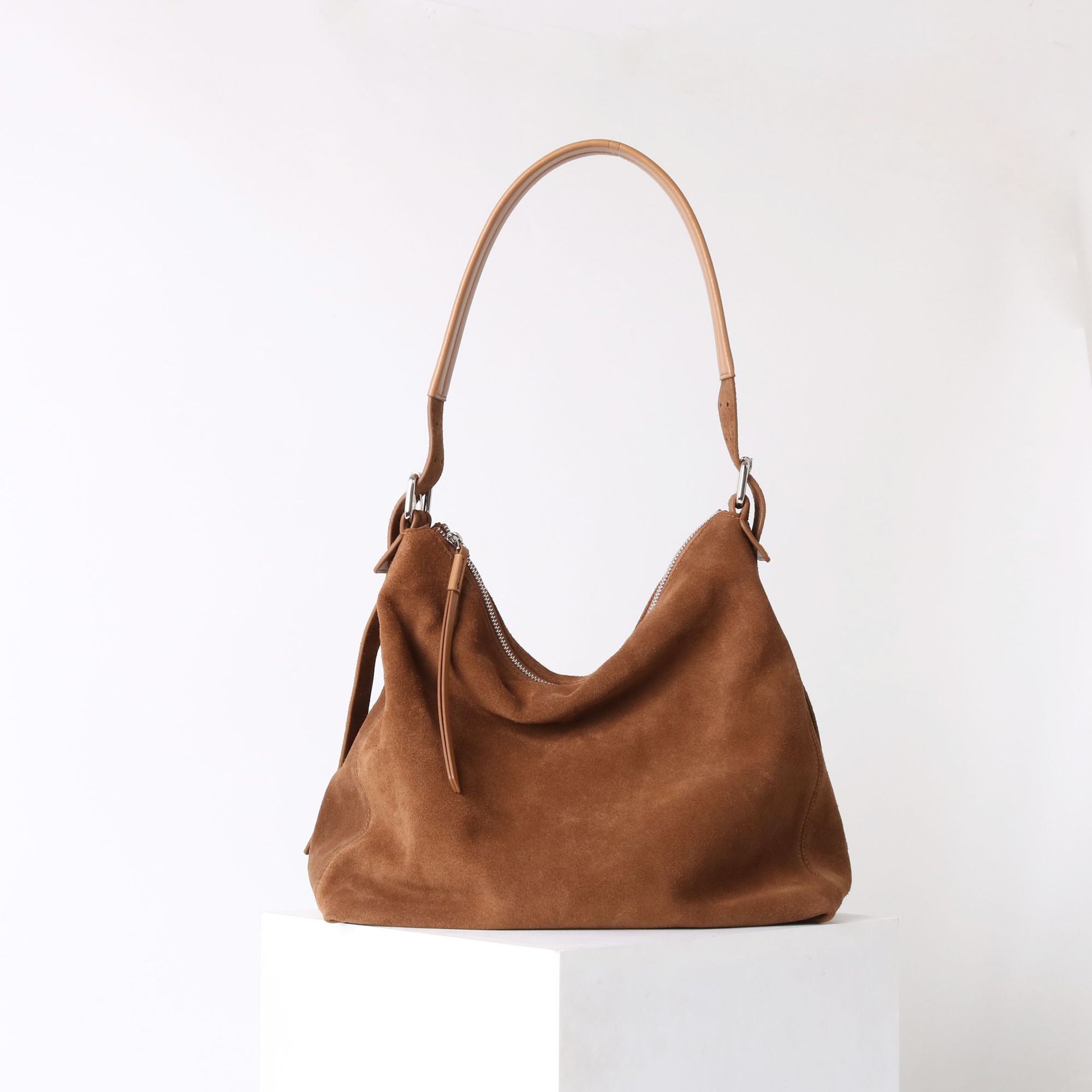 Leather Crossbody Shoulder Bag With A Sophisticated Casual Vibe