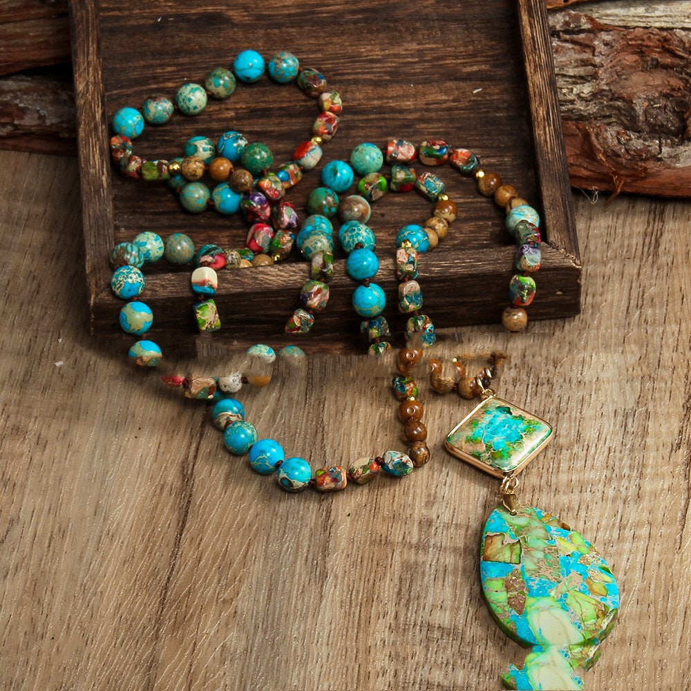 Knotted Necklace With A Diamond-shaped Water-drop Pendant