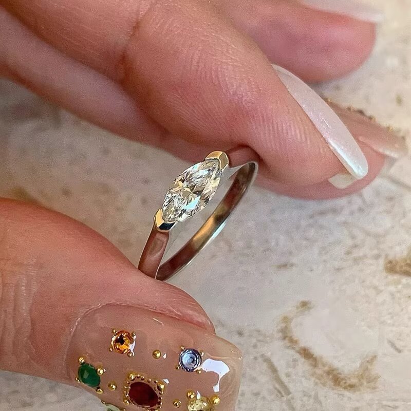Angels Eye Silver Light-Luxury Horse-Eye Zircon Fashion Ring